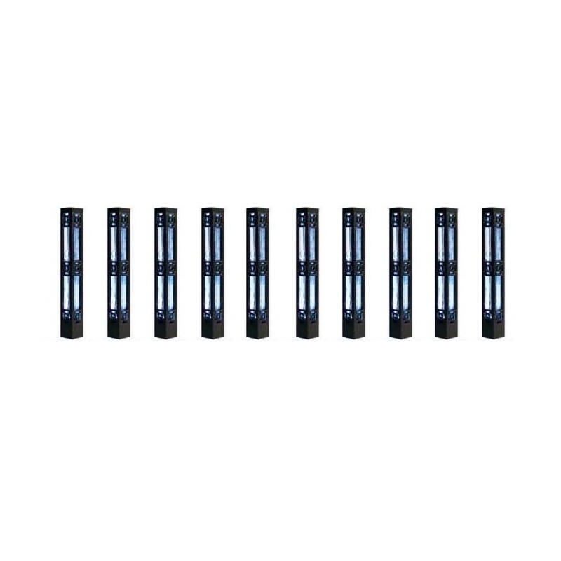 Postes de iluminação da avenida (x10).