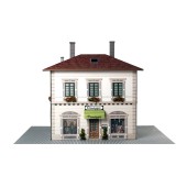 Immeuble avec rez-de-chaussée commercial.