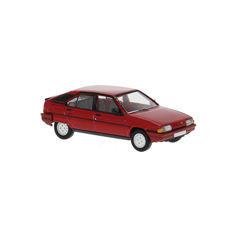 Citroën BX, rouge. Citroën BX, rouge.