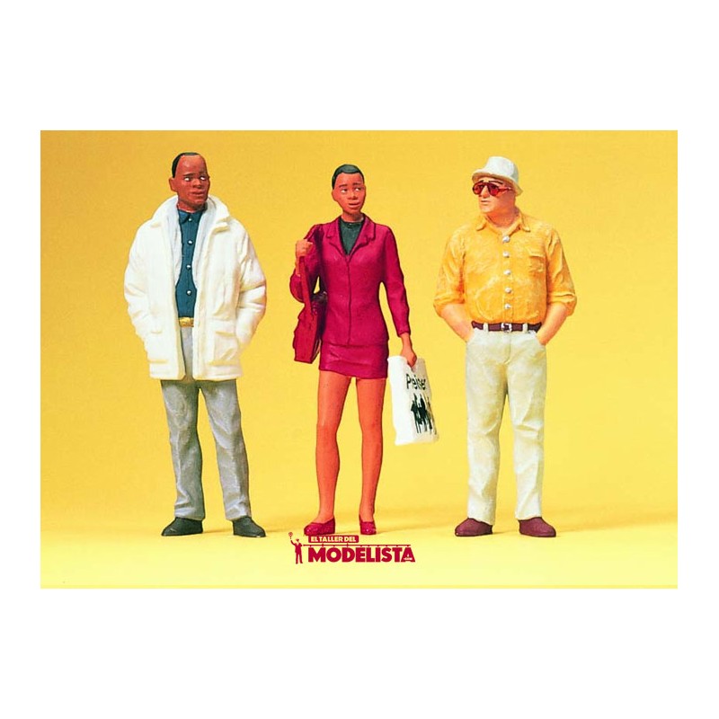 Tres personas de pie. PREISER 63076