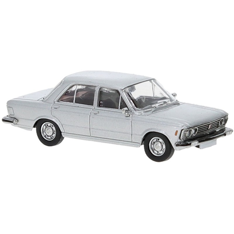 Fiat 130, silver.
