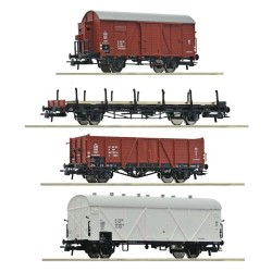 Ensemble de quatre wagons de marchandises, PKB.