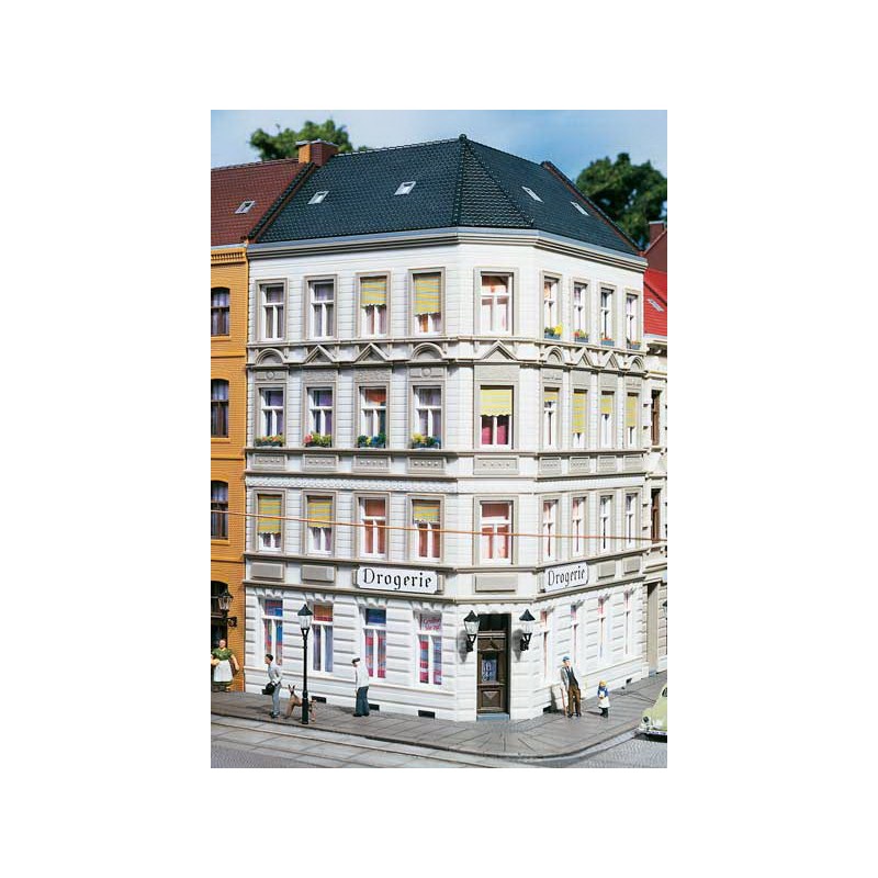 Edificio en esquina. AUHAGEN 11398