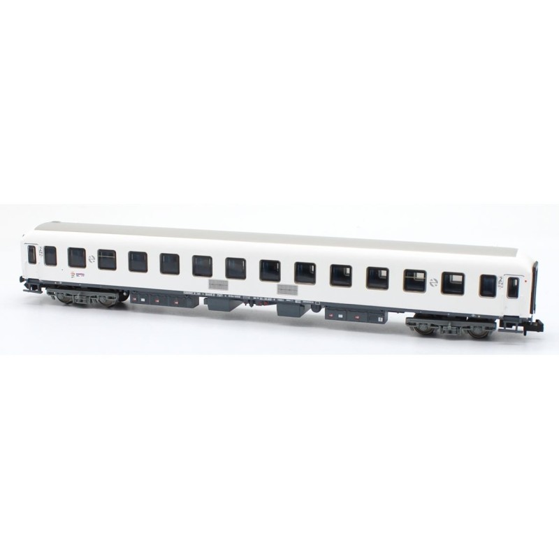2nd class coach B12x in white transitional livery, RENFE. 2nd class coach B12x in white transitional livery, RENFE.