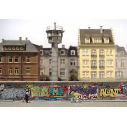 Muro pintado de grafitis.