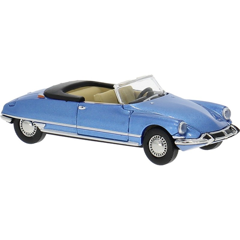 Citroën DS Cabriolet, bleu ciel.