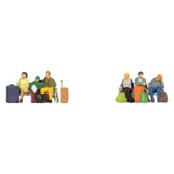 Viaggiatori seduti.