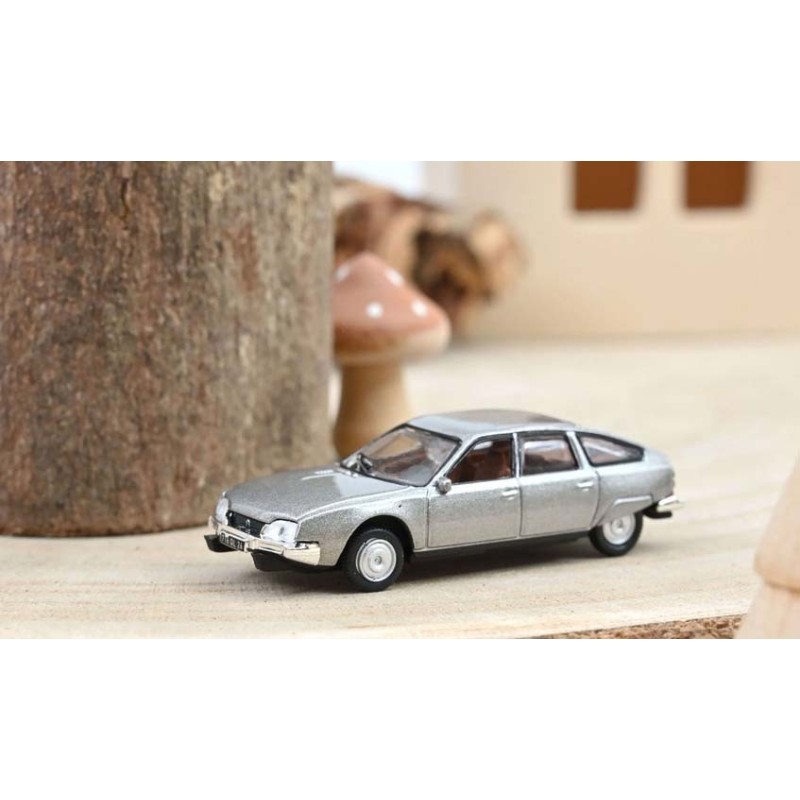 Citroën CX 2000, cinzento.