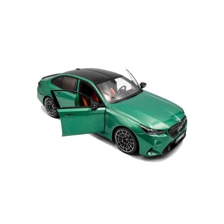 BMW M5, 2025 |Paint defect.