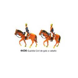 Guardia civil de gala.