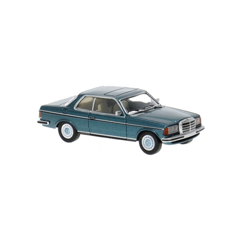 Mercedes Benz C123 Coupé, verte.