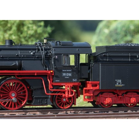 "Saxon Pride" Class 19.0 Steam Locomotive, DR. Sound and smoke.