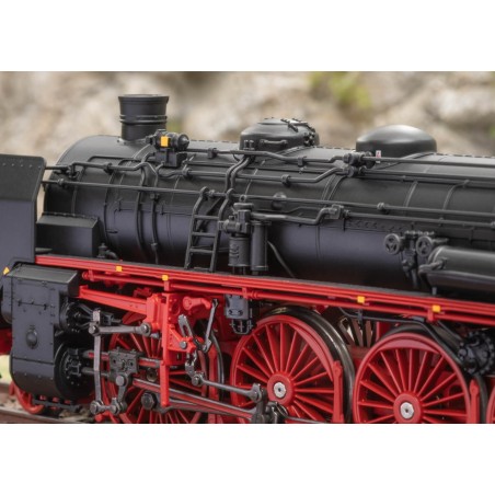 "Saxon Pride" Class 19.0 Steam Locomotive, DR. Sound and smoke.