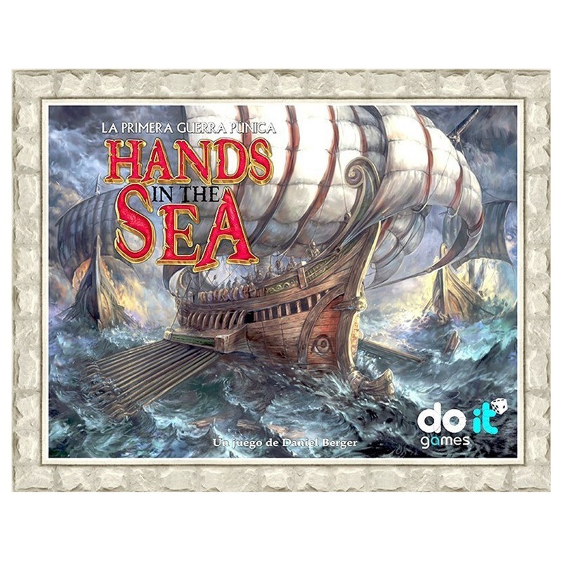 Les mains dans la mer.