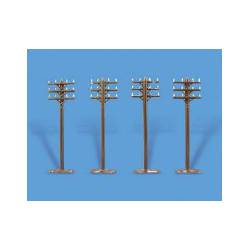 8 poteaux téléphoniques.