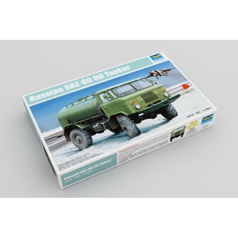Russischer GAZ-66 LKW mit Öltank.