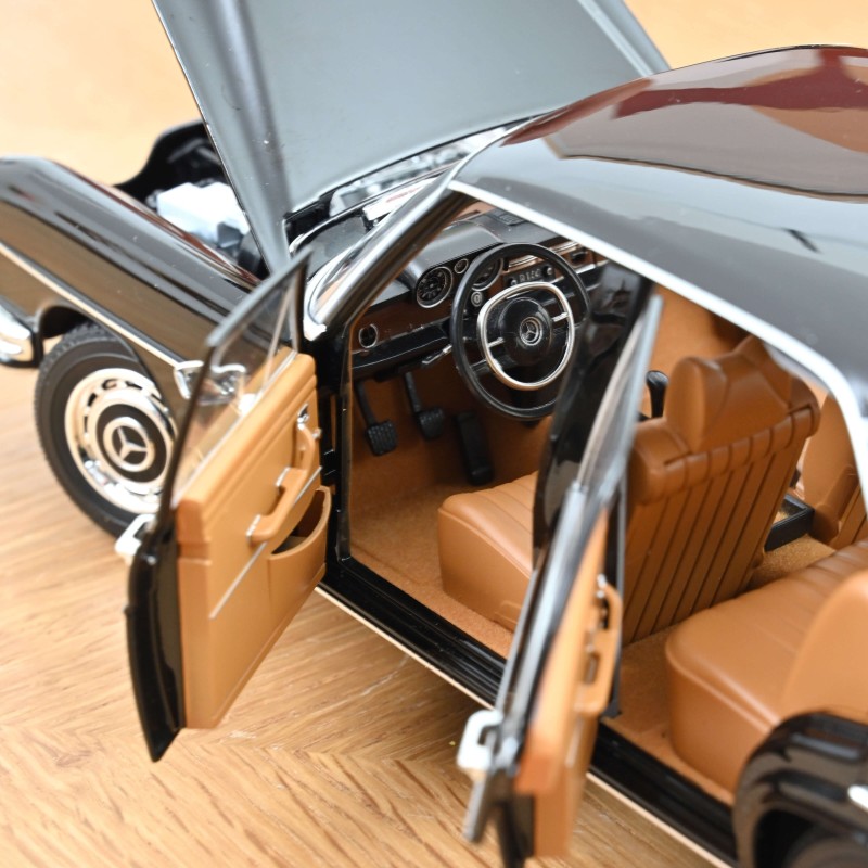 Mercedes-Benz 280 SE 1968 nera.