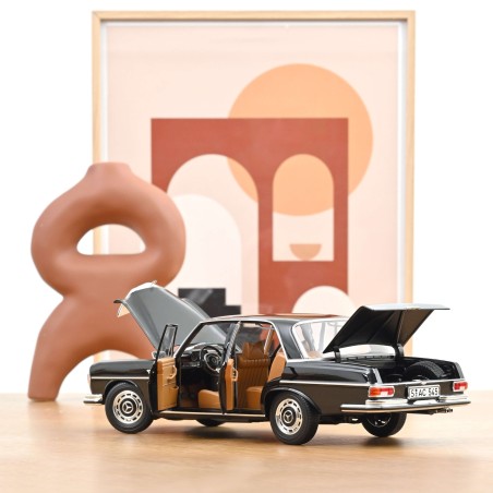 Mercedes-Benz 280 SE 1968 nera.