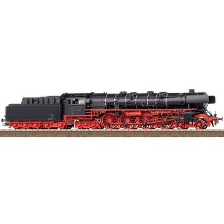 Dampflokomotive der Baureihe 06. Ton und Rauch.