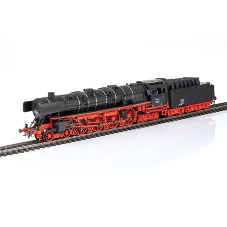 Dampflokomotive der Baureihe 06. Ton und Rauch.