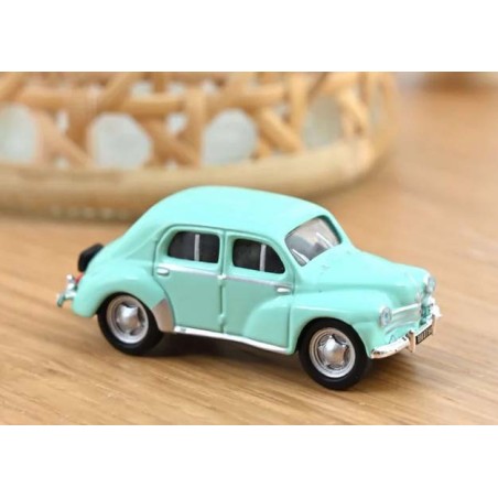 Renault 4CV, green.