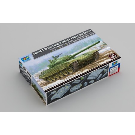 Char lourd soviétique T-72 Ural avec blindage réactif Kontakt-1.