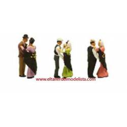 Dancing "chotis".