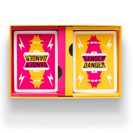 Danger Danger - Jogo de cartas de velocidade e estratégia para família. Danger Danger - Jogo de cartas de velocidade e estratégia para família.