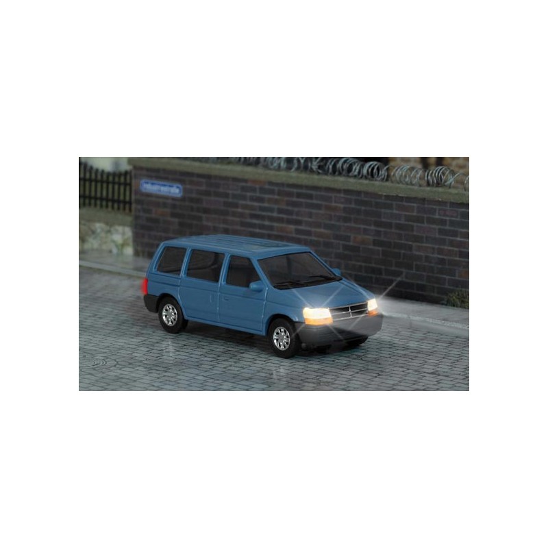 Chrysler Voyager con luces. BUSCH 5657
