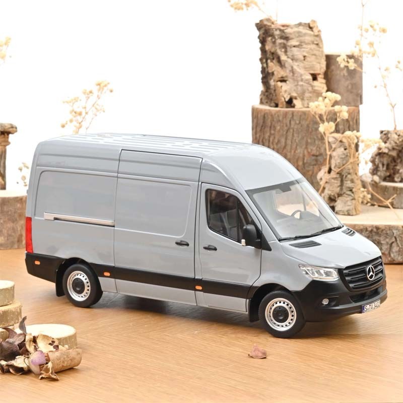 Mercedes-Benz Sprinter, 2018. Mercedes-Benz Sprinter, 2018.