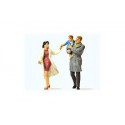 Couple with child. PREISER 63096
