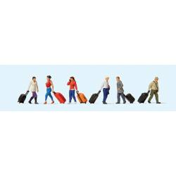 Voyageurs avec valises.