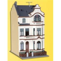 Edificio con terraza.