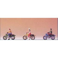 En moto.