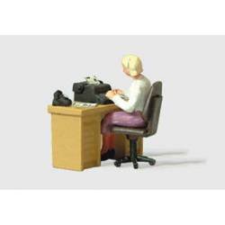 Secretaria trabajando.