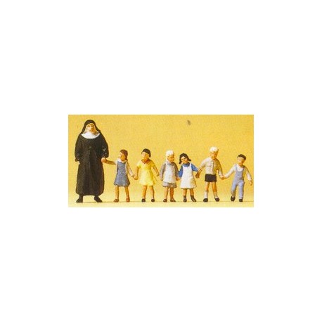 Nun with small children. PREISER 10401