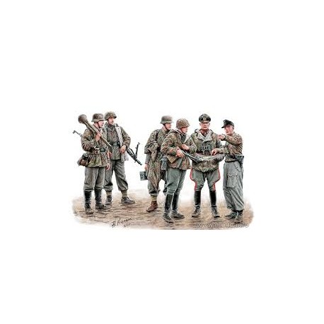 German military men. MASTER BOX 35162