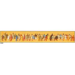 48 sitzende Figuren.