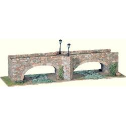 Ponte in pietra a due arcate.