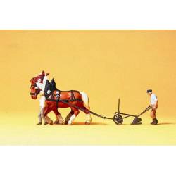 Charrue tirée par des chevaux.