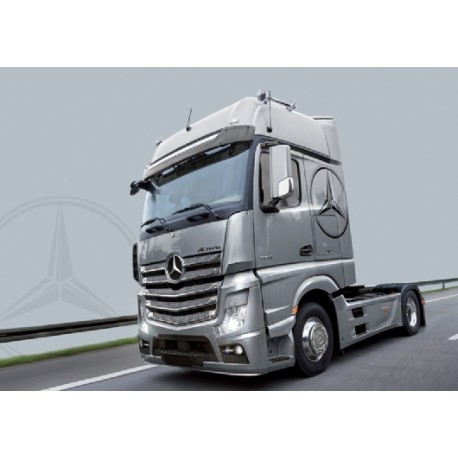 Mercedes Benz Actros Gigaspace. ITALERI 3905