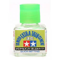 Colle extra liquide, séchage rapide.