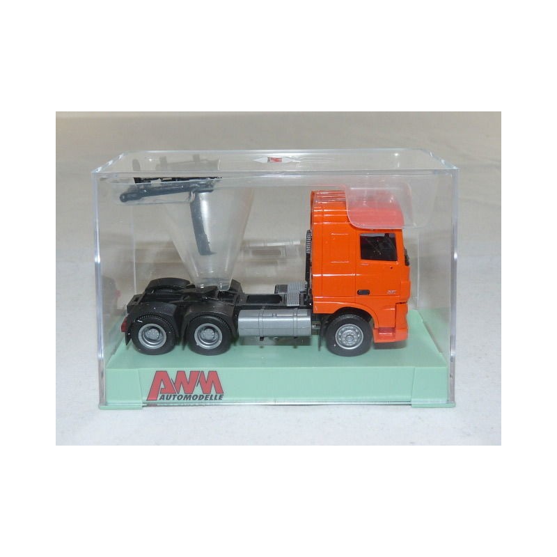 DAF XF 106 SC, naranja. AWM 9019.52