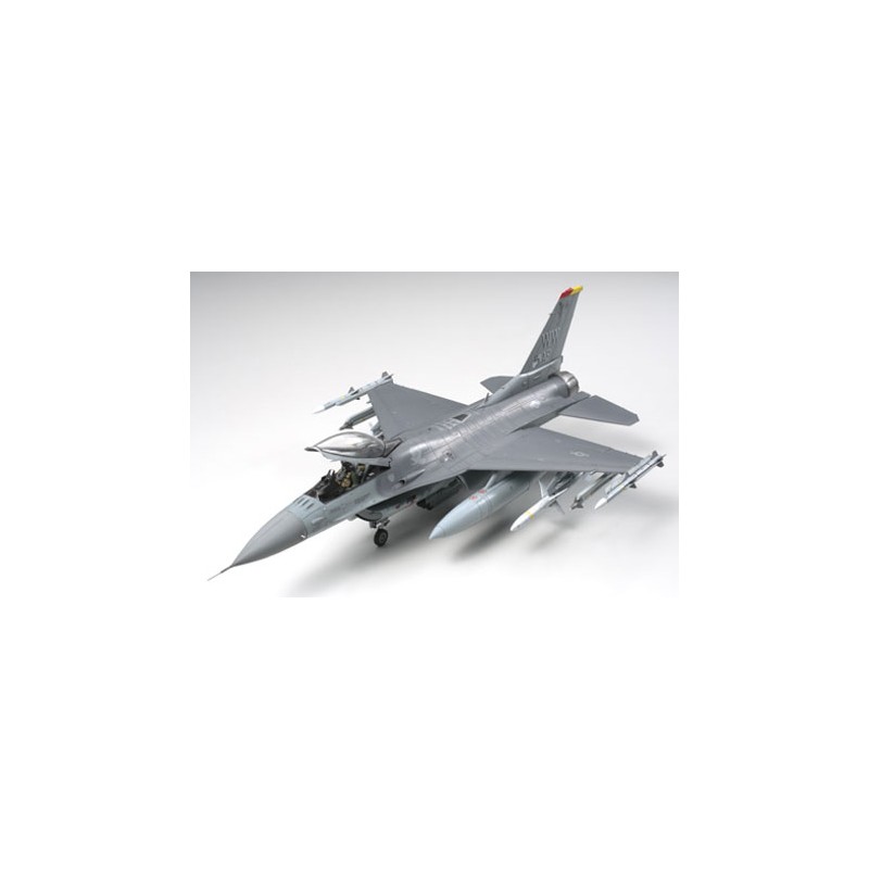 Lockheed Martin F-16CJ. TAMIYA 61098