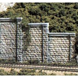 Muro de contención de piedra.