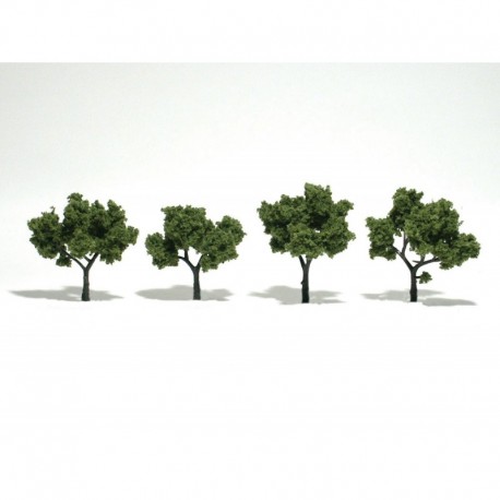 Cuatro árboles caducifolios.