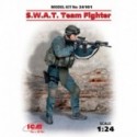 Membri delle Forze Speciali (S.W.A.T.). Membri delle Forze Speciali (S.W.A.T.).