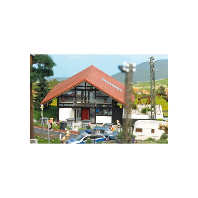 House with carport. BUSCH 8246