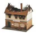Casa in fiamme.