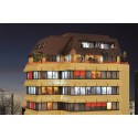 Bâtiment avec éclairage.